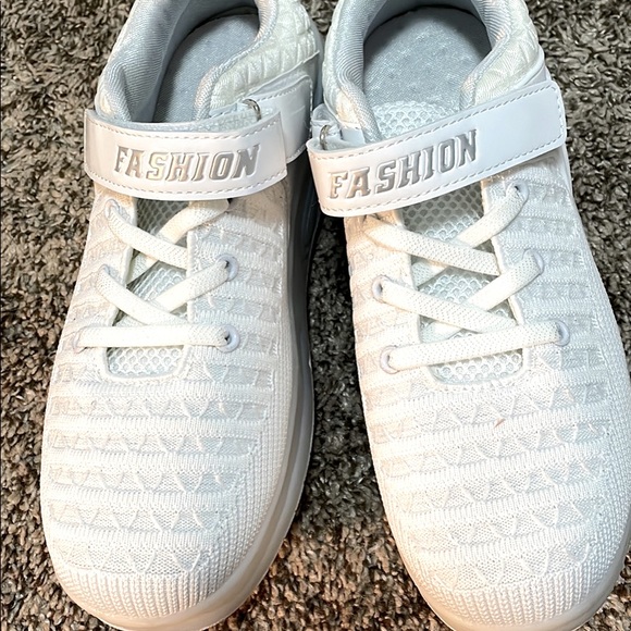 Unisex USB Rechargeable Roller Shoes LED Light Up Wheel Shoes Sneakers - Picture 2 of 7